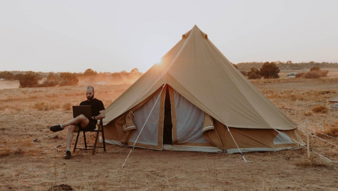 https://www.sabrinagold.com/uploads/blog/29_Is_ArticleID_digitalnomadism.png